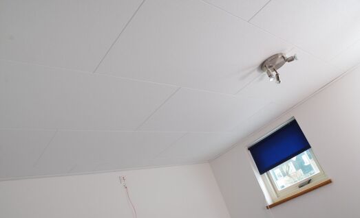 Plafondpanelen Agnes One-Step toegepast in Woonark